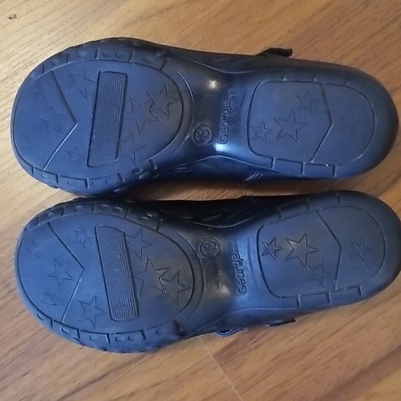 Girls size 13 pretty black shoes. - Picture 3 of 4